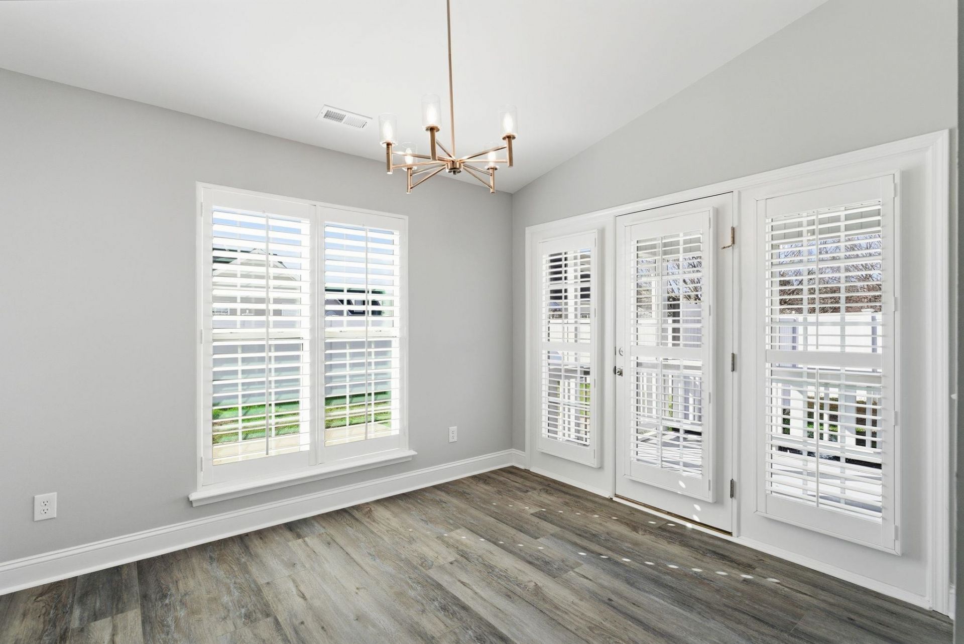 203 Silverbelle Blvd. Photo 16