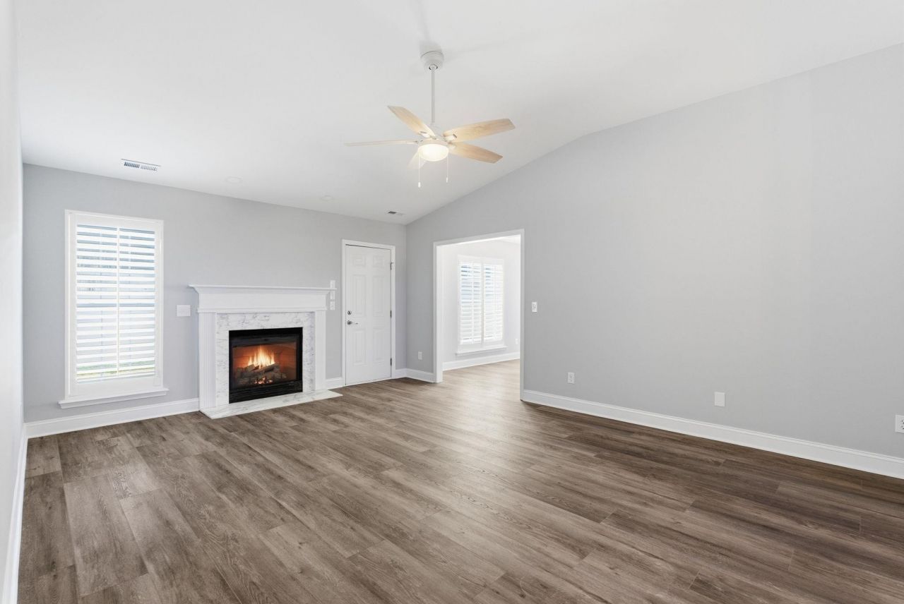203 Silverbelle Blvd. Photo 2
