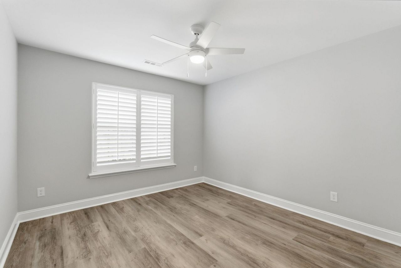 203 Silverbelle Blvd. Photo 31