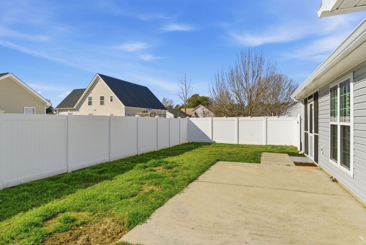 203 Silverbelle Blvd. Photo 40