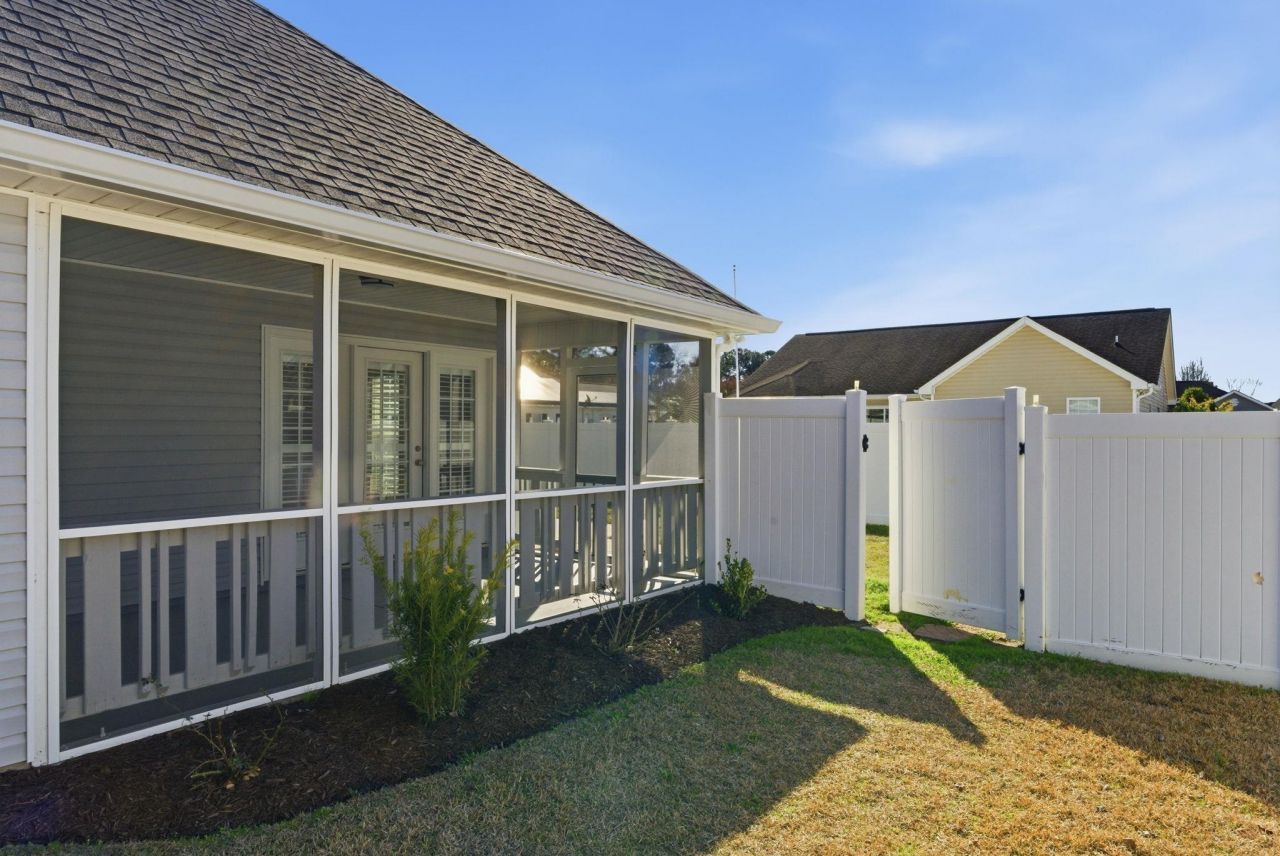 203 Silverbelle Blvd. Photo 43