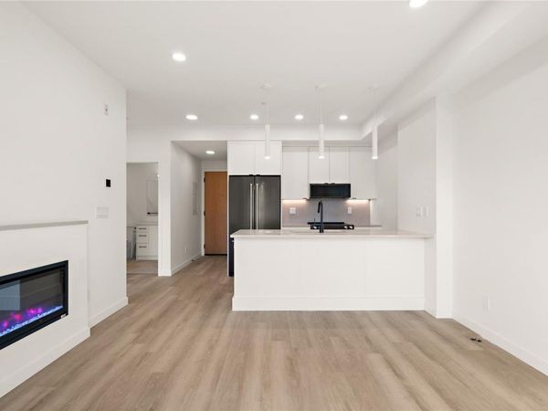 1102 Esquimalt Rd, Unit 309, Esquimalt, BC V9A 0L3