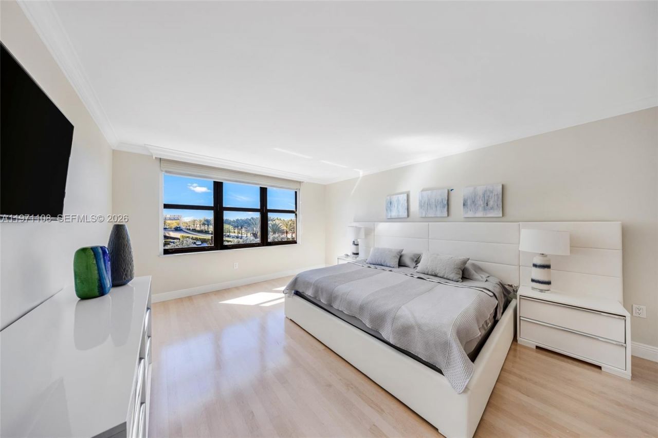 9801 Collins Ave, Unit 5S, Bal Harbour, FL 33154 Photo