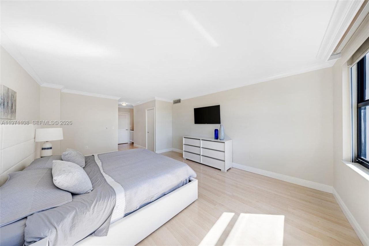 9801 Collins Ave, Unit 5S, Bal Harbour, FL 33154 Photo