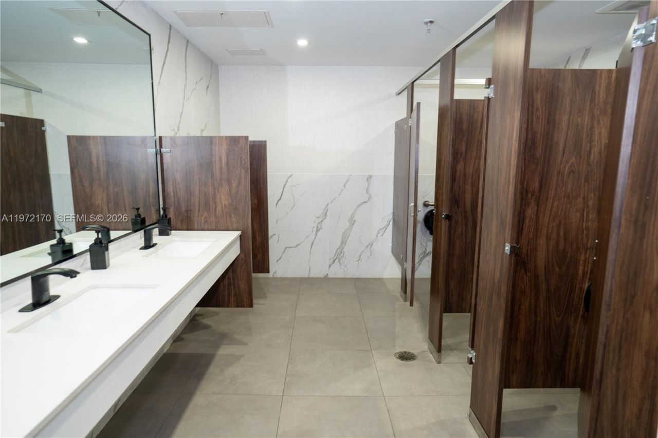 5969 NW 151st St, Miami Lakes, FL 33014 Photo