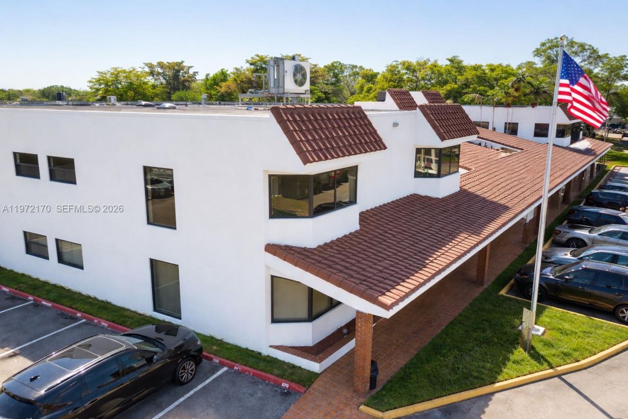 5969 NW 151st St, Miami Lakes, FL 33014 Photo