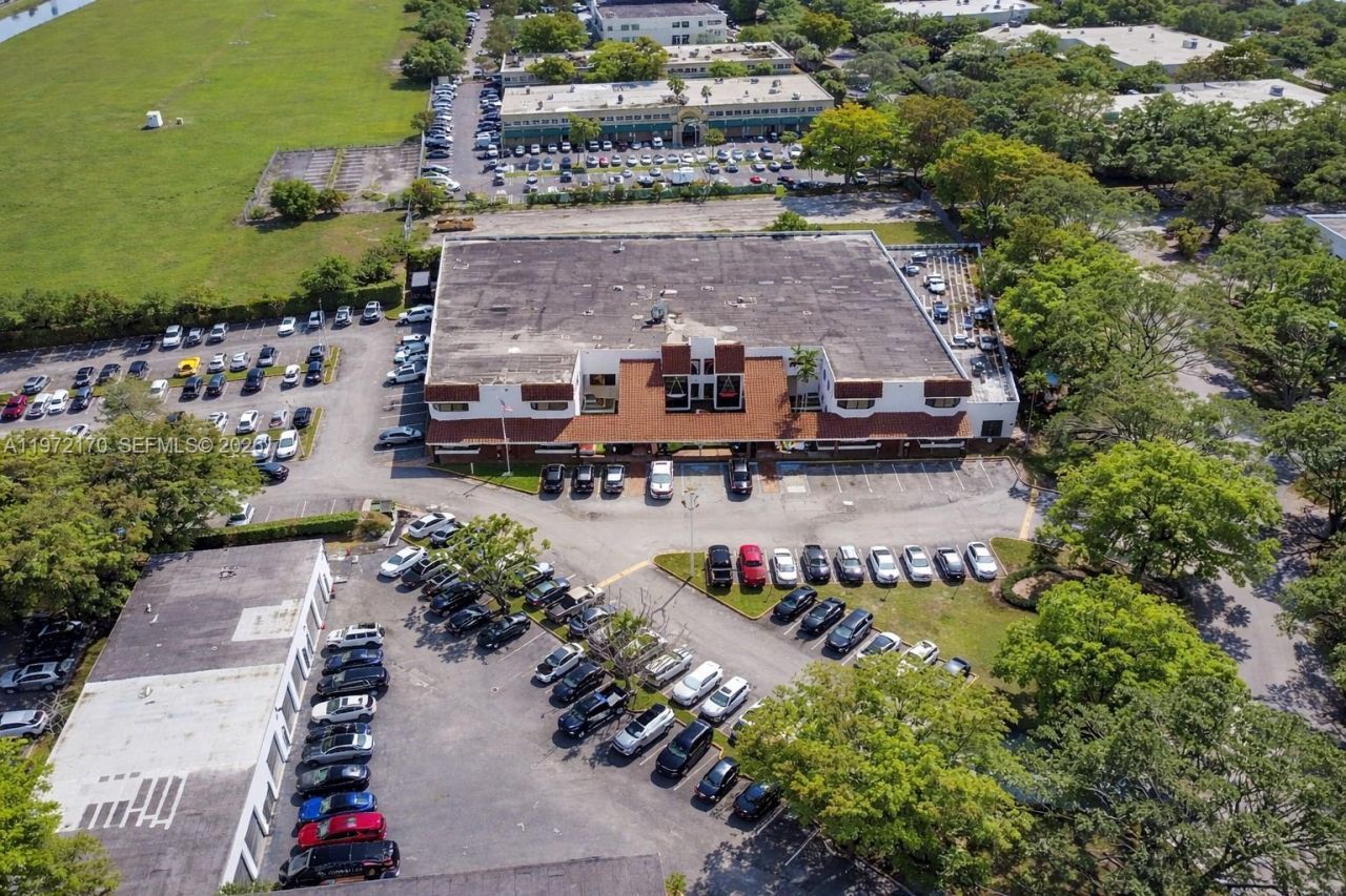 5969 NW 151st St, Miami Lakes, FL 33014 Photo