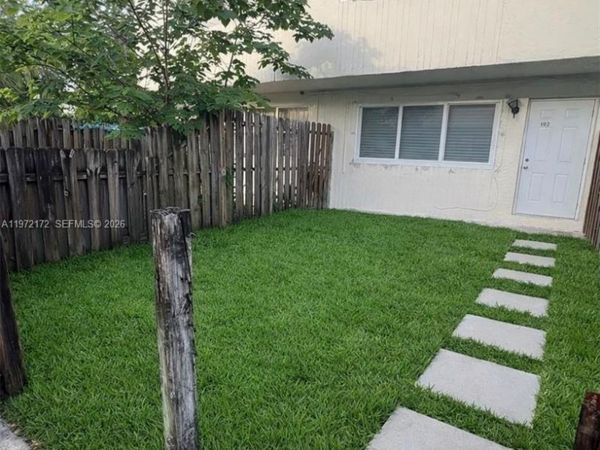1560 NE 151st St, Unit 102, Miami, FL 33162