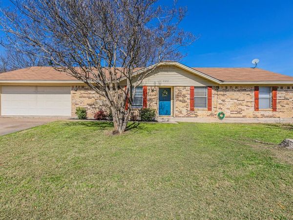 332 Lindenwood Lane S, Hewitt, TX 76643