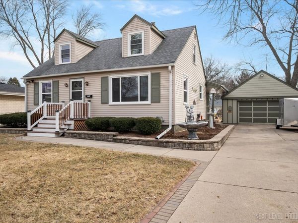 140 S Westlawn Avenue , Aurora, IL 60506