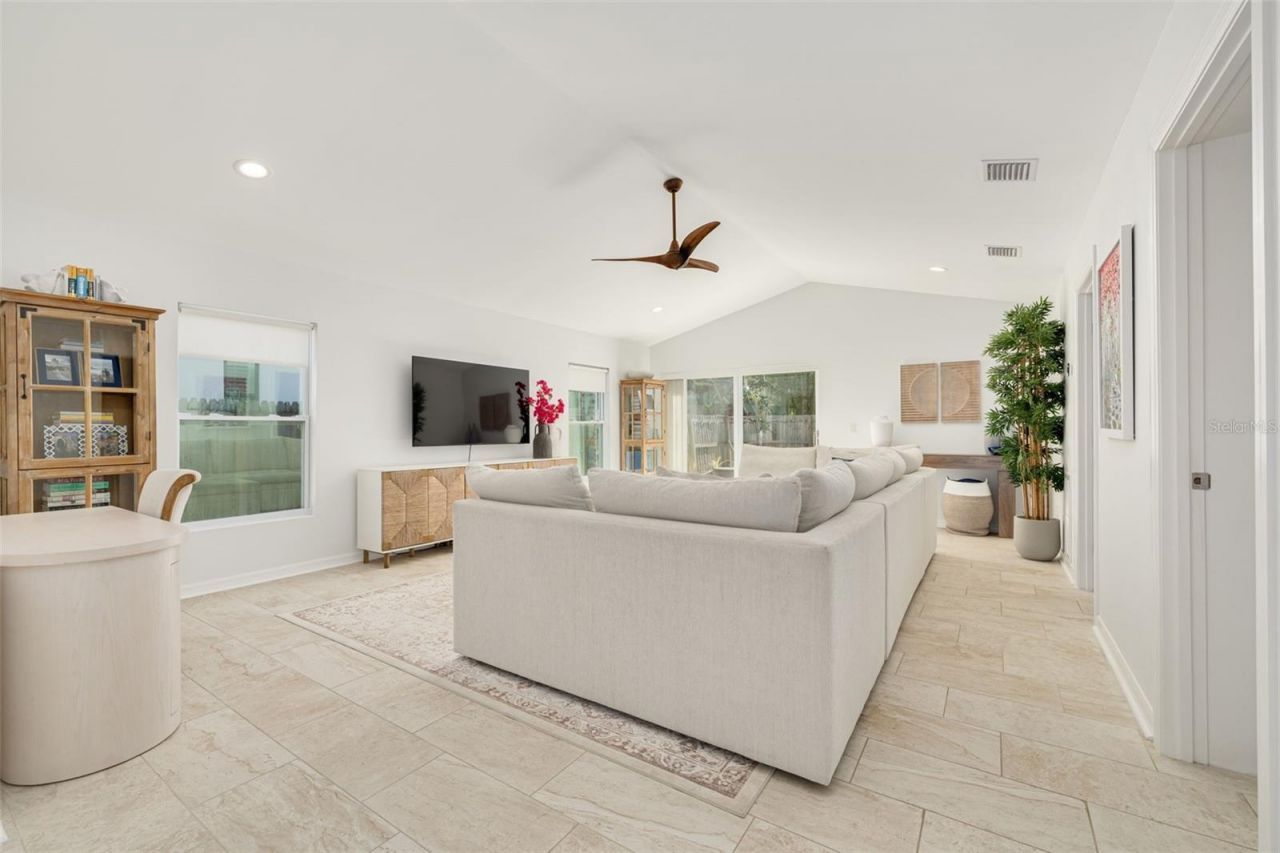 240 24th Avenue N, Saint Petersburg, FL 33704 Photo