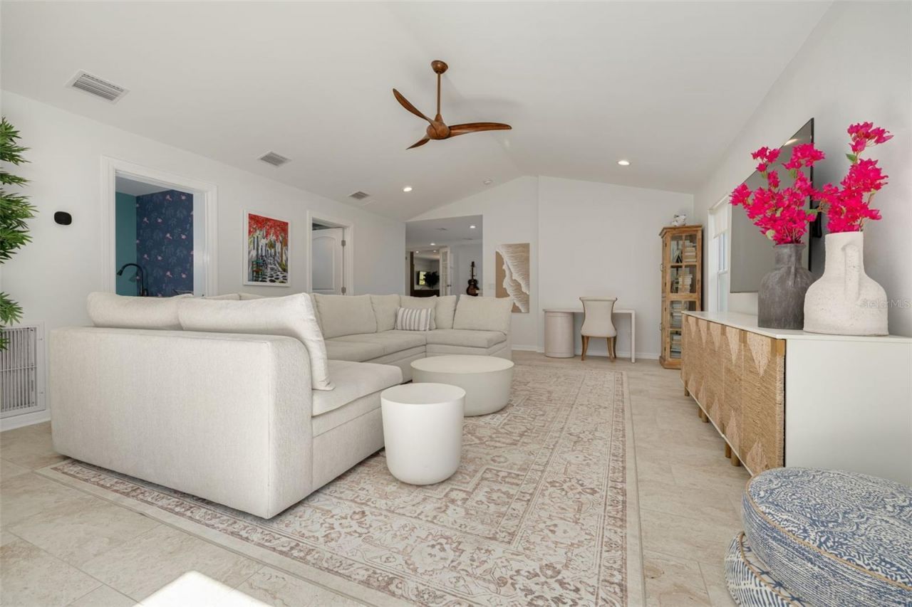 240 24th Avenue N, Saint Petersburg, FL 33704 Photo