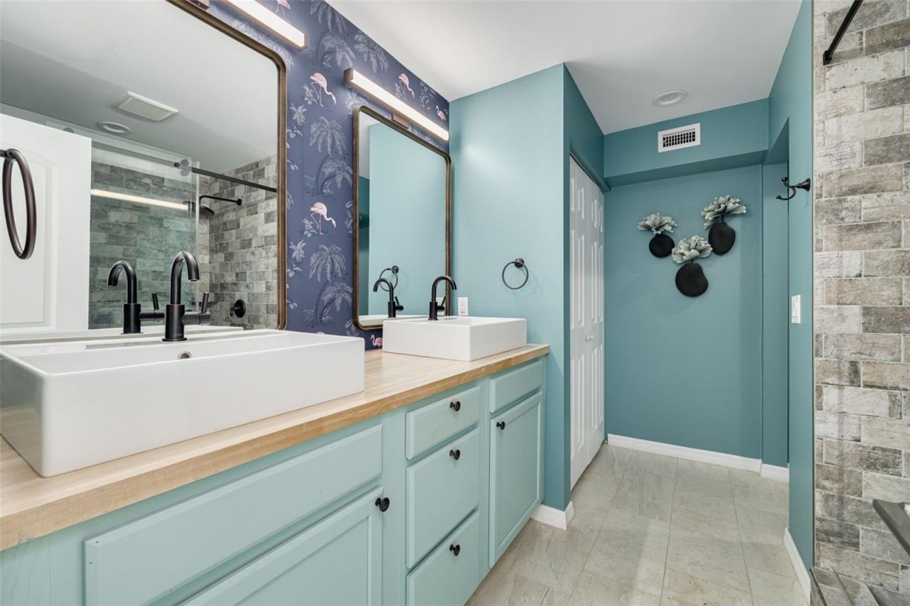 240 24th Avenue N, Saint Petersburg, FL 33704 Photo