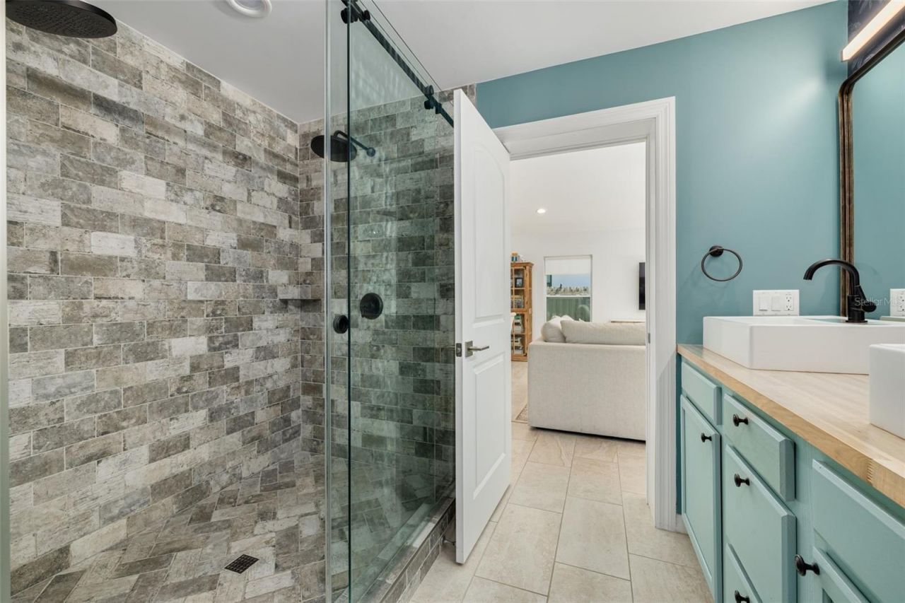 240 24th Avenue N, Saint Petersburg, FL 33704 Photo