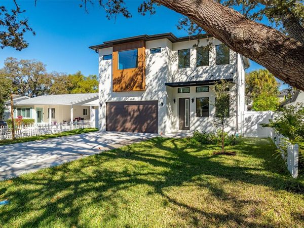 3215 W PRICE AVENUE, TAMPA, FL 33611