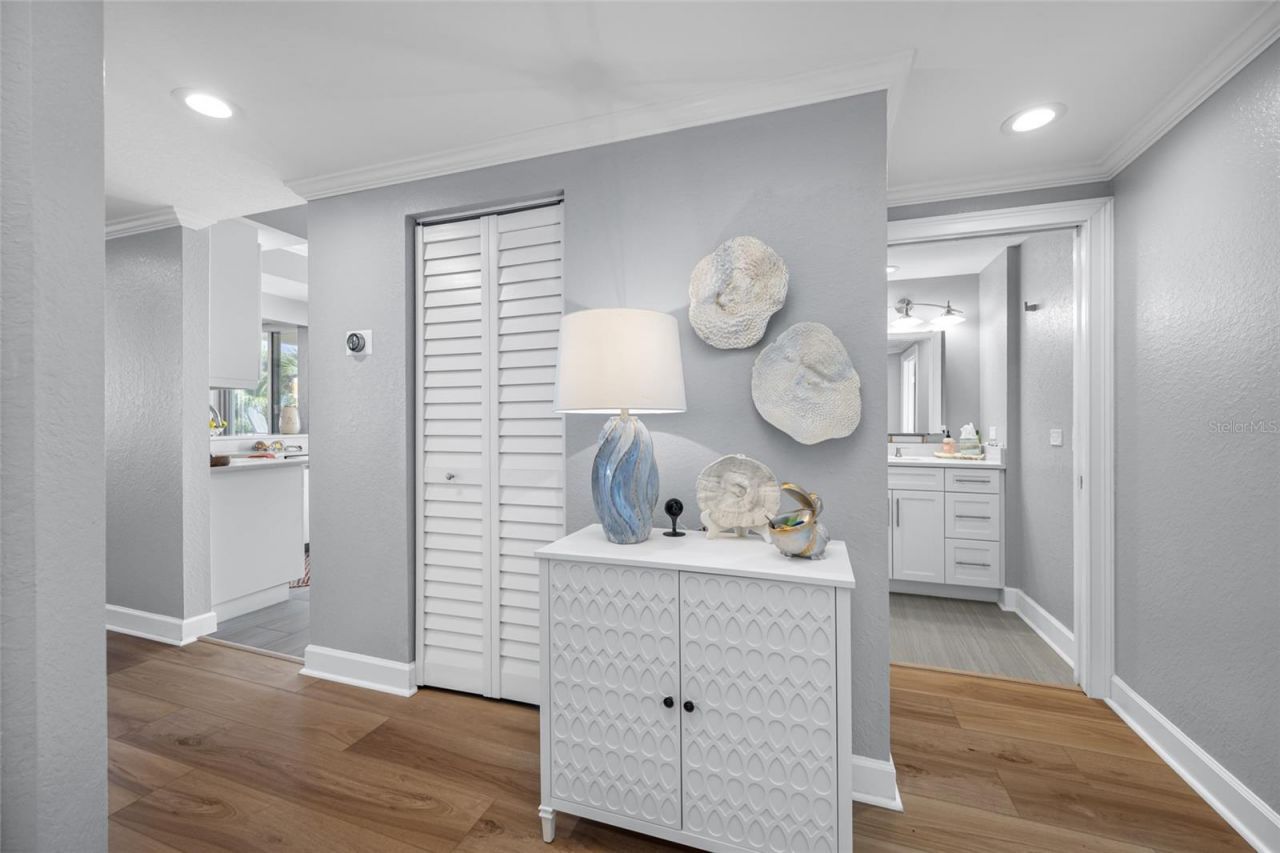 4750 Dolphin Cay Lane S, Unit 509, Saint Petersburg, FL 33711 Photo