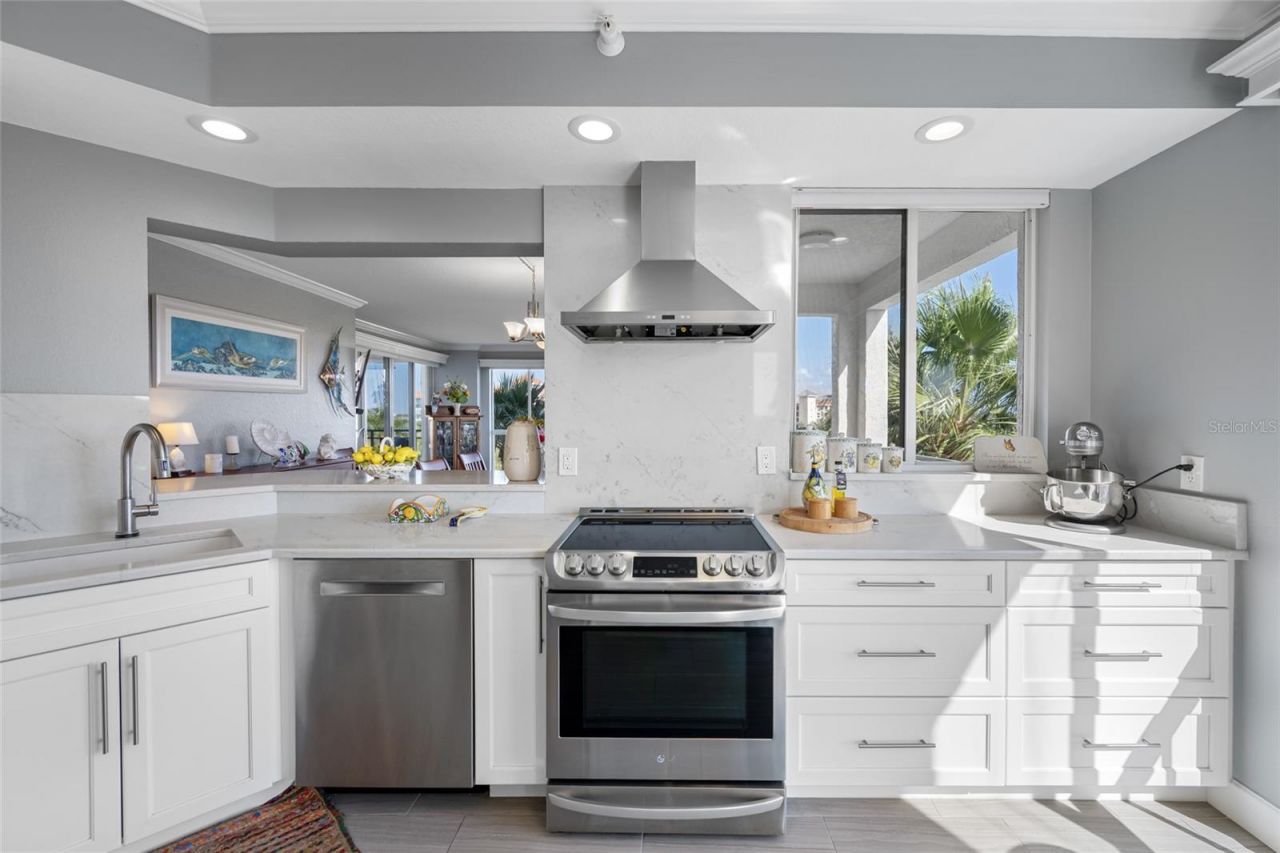 4750 Dolphin Cay Lane S, Unit 509, Saint Petersburg, FL 33711 Photo