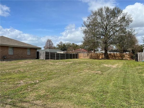 1335 SEVILLE Drive, New Orleans, LA 70122