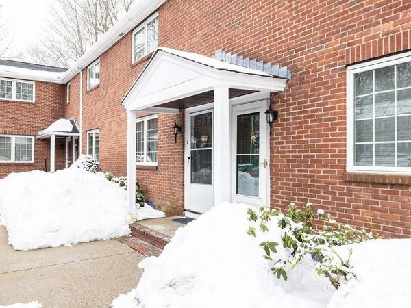 63 Linden Street, Unit 6, Wellesley, MA 02482