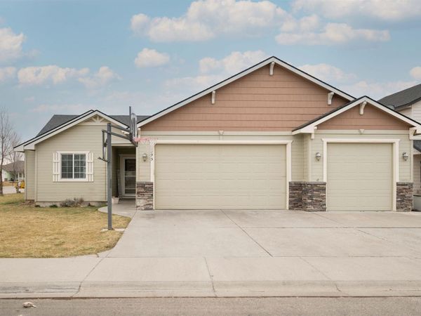 1295 NE Dusty Ct, Mountain Home, ID 83647