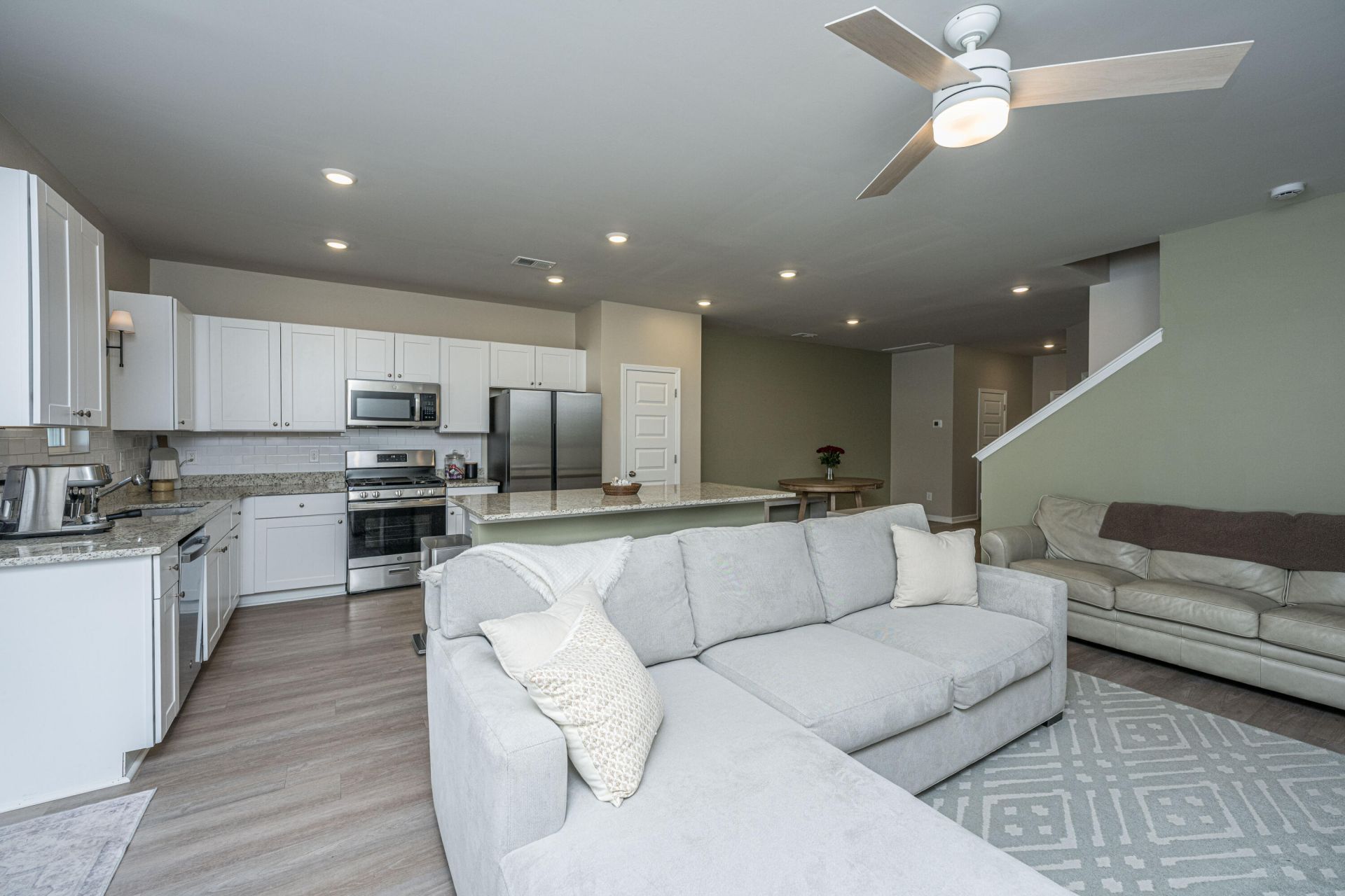 8016 Reagan Way Photo 11