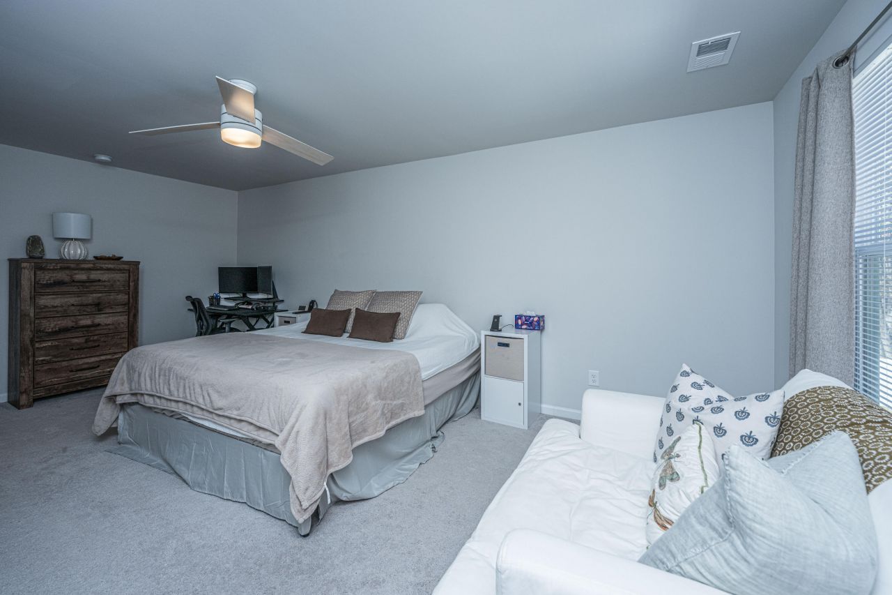 8016 Reagan Way Photo 14