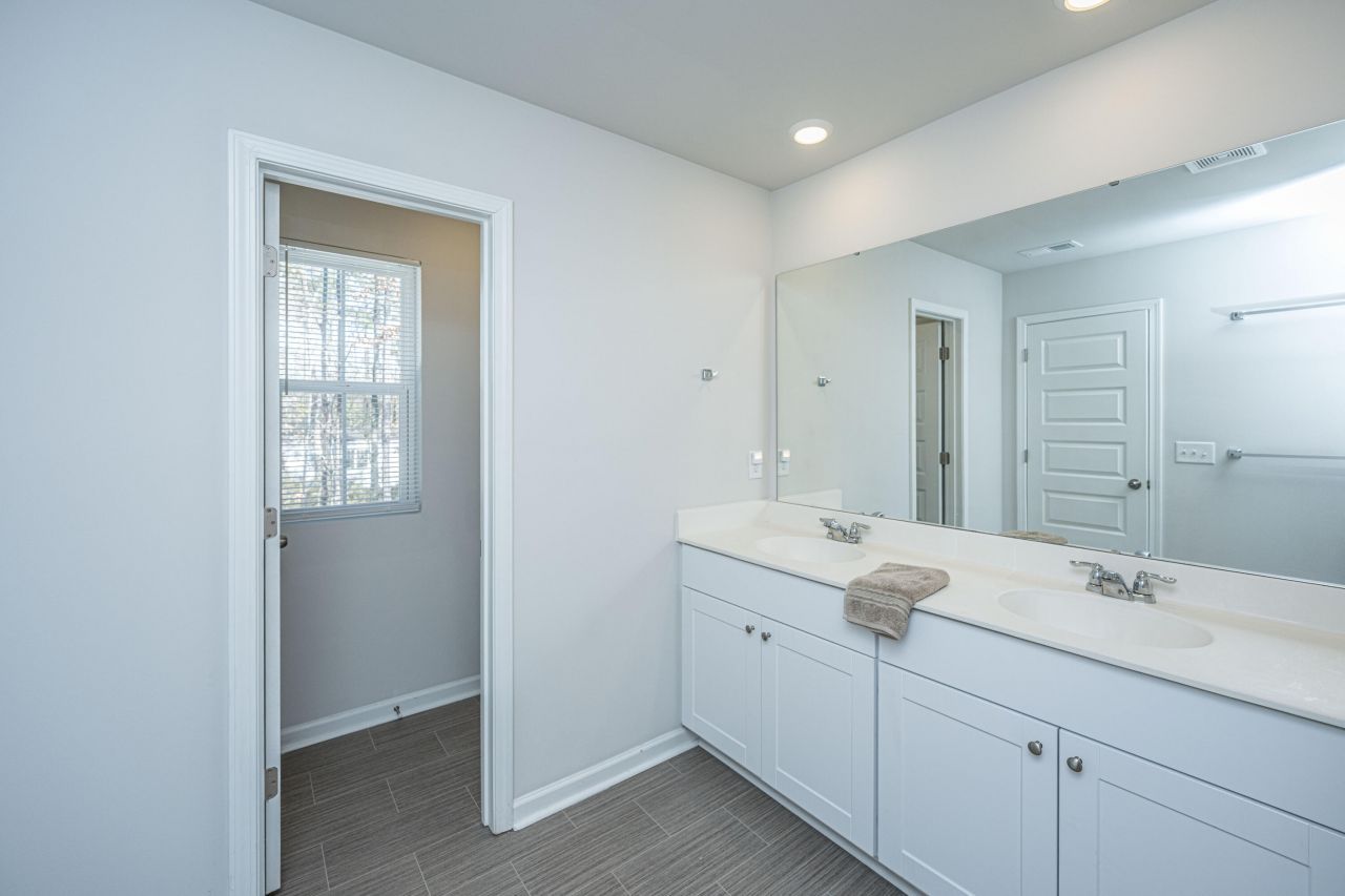 8016 Reagan Way Photo 18