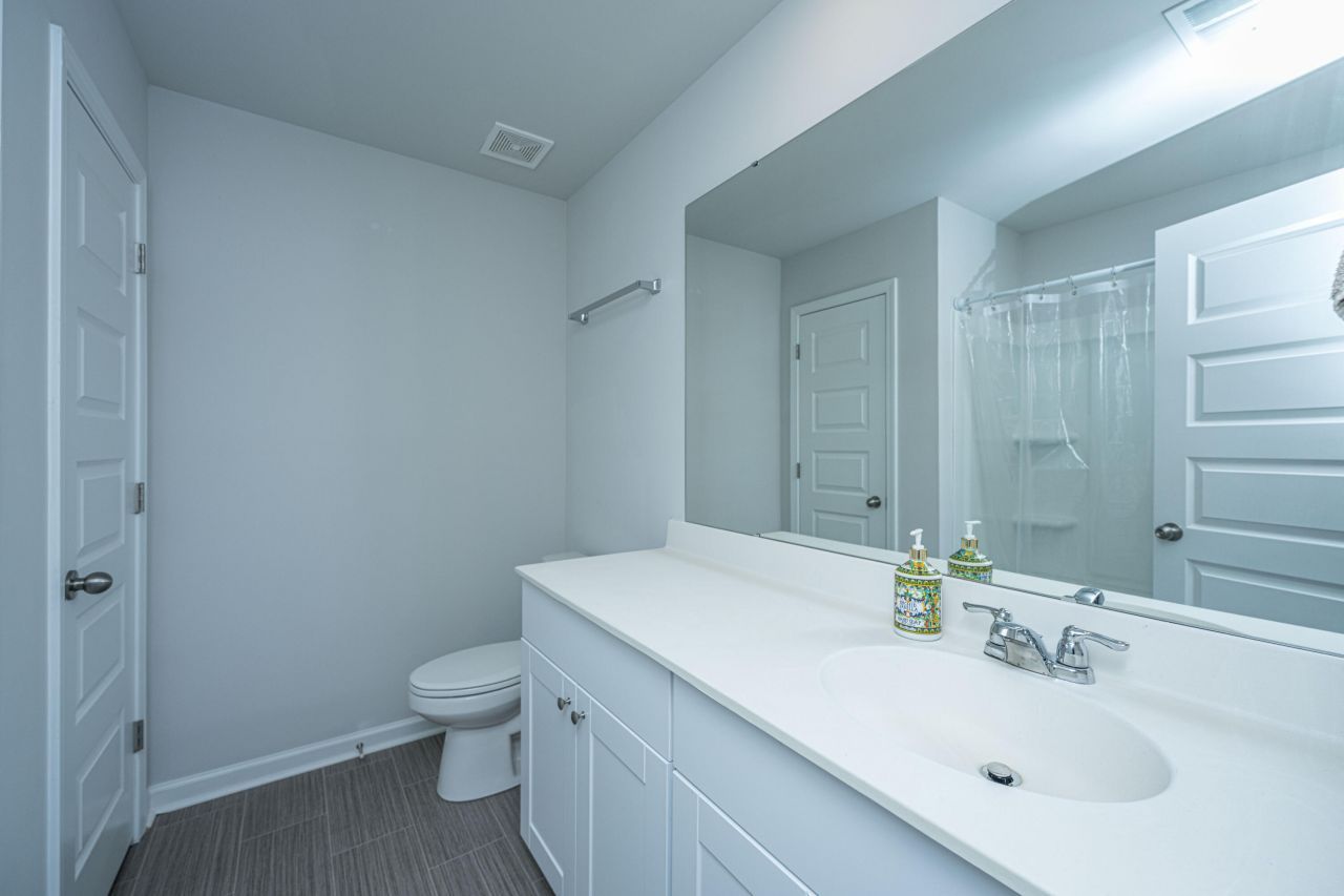 8016 Reagan Way Photo 22