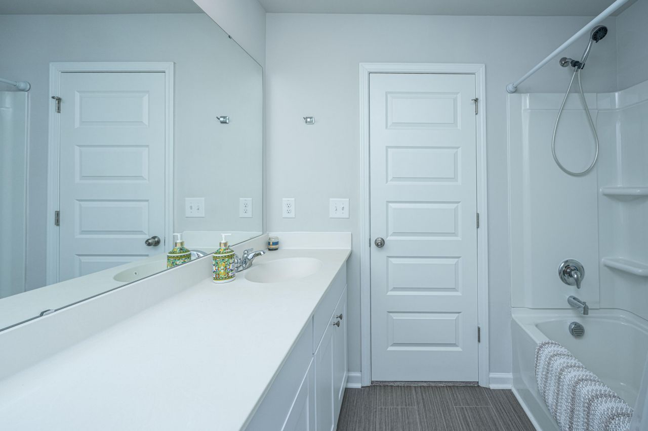 8016 Reagan Way Photo 23