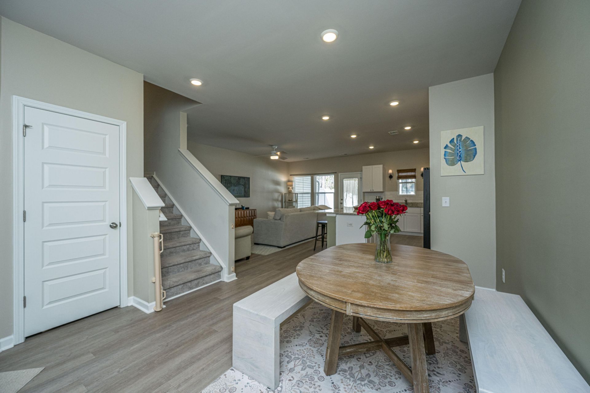 8016 Reagan Way Photo 4