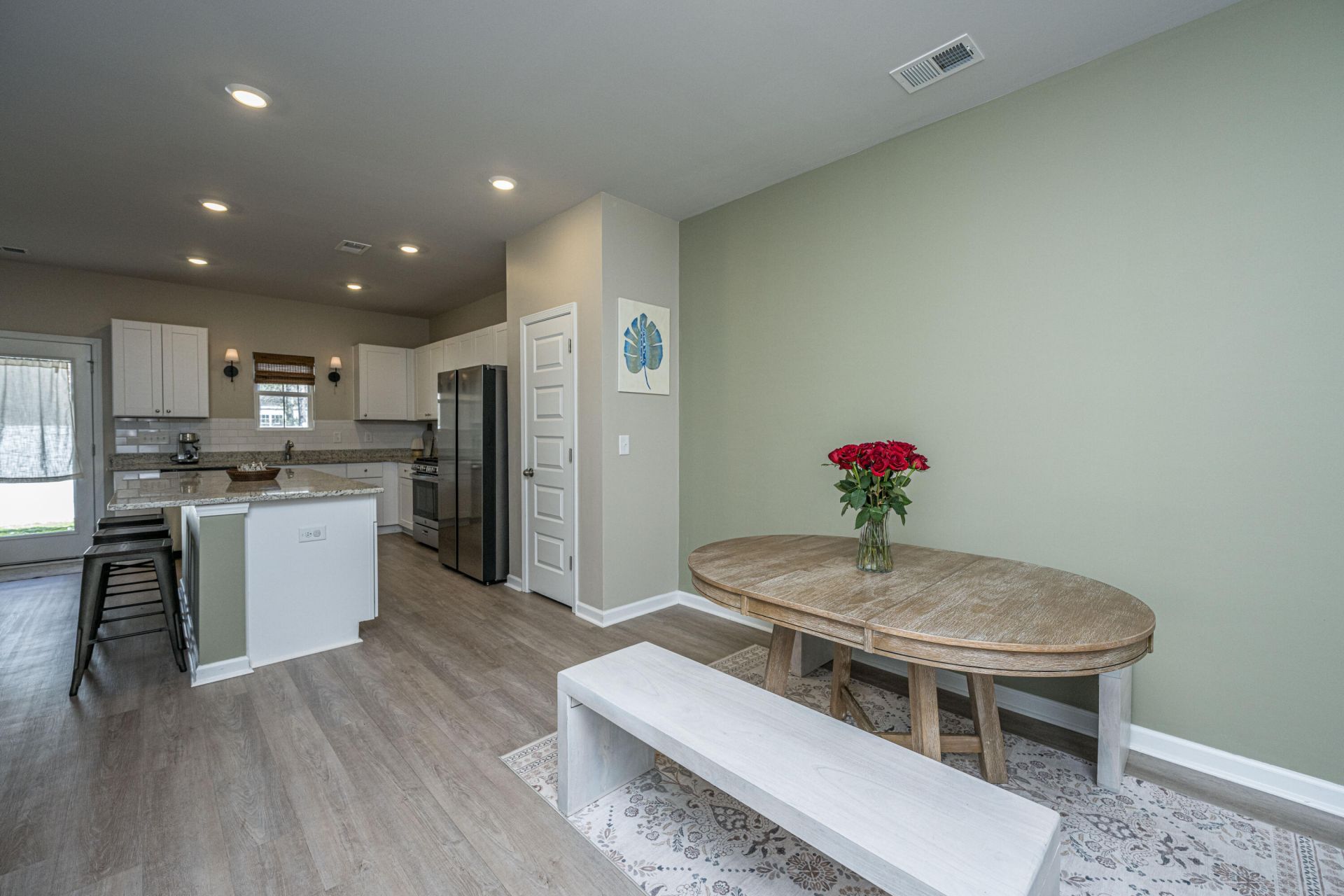 8016 Reagan Way Photo 5