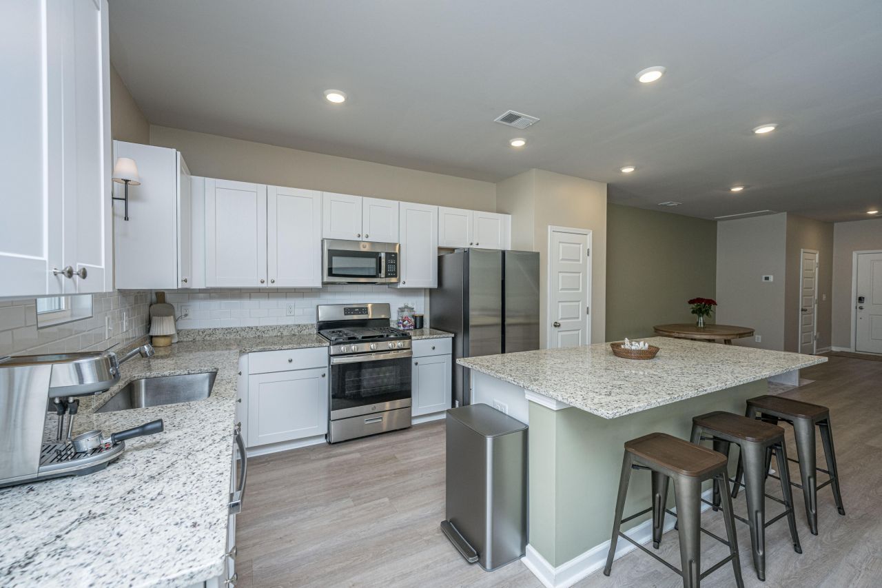 8016 Reagan Way Photo 6