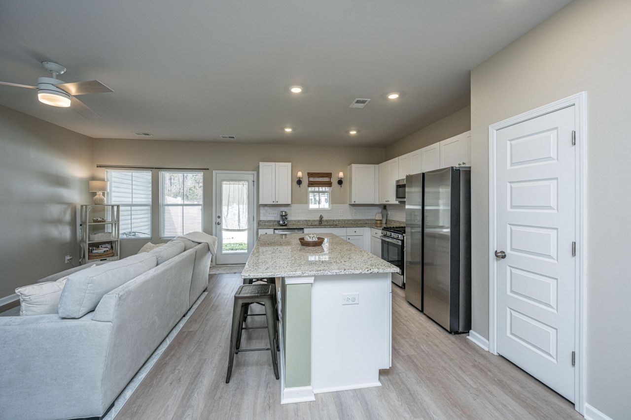 8016 Reagan Way Photo 7