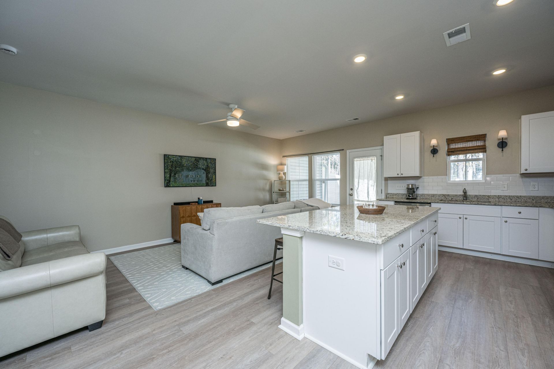 8016 Reagan Way Photo 9