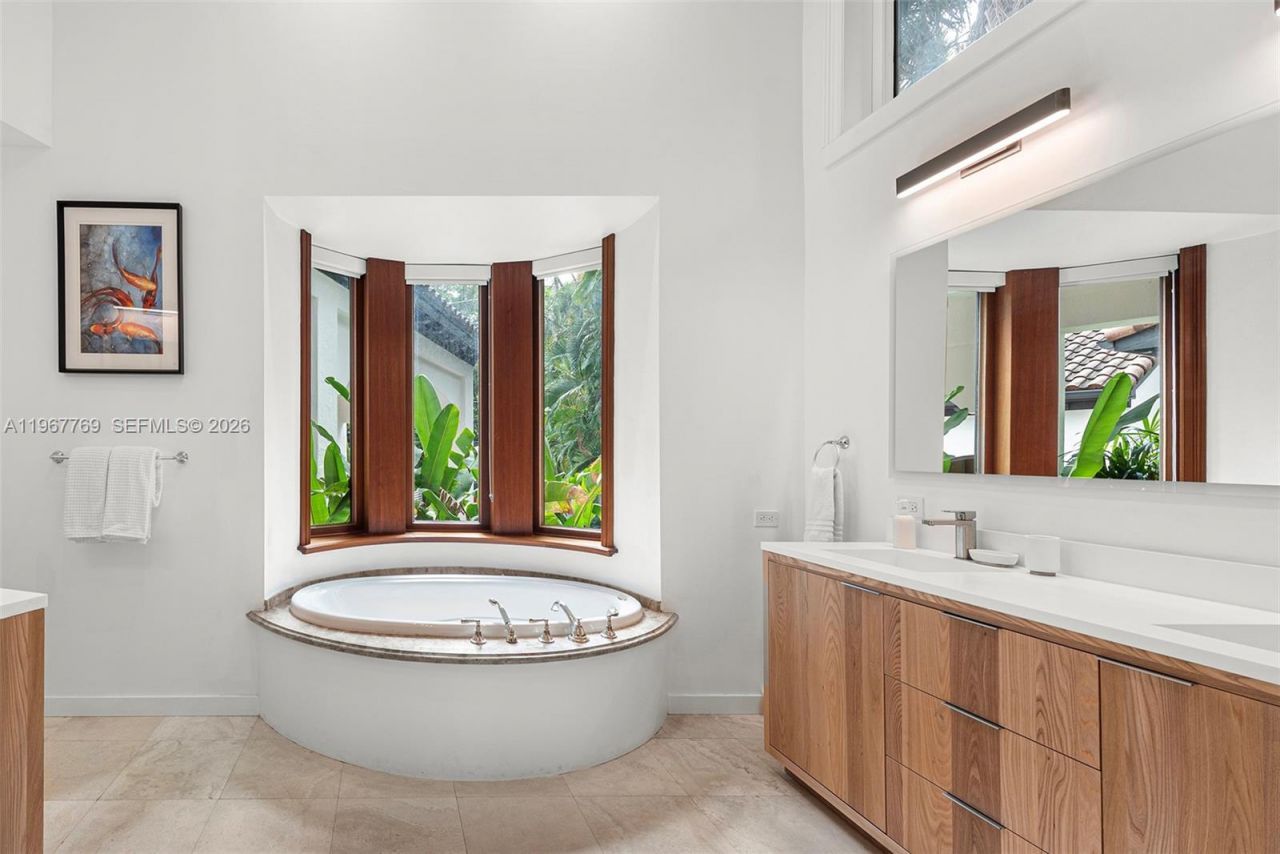 432 S Hibiscus Dr , Miami Beach, FL 33139 Photo