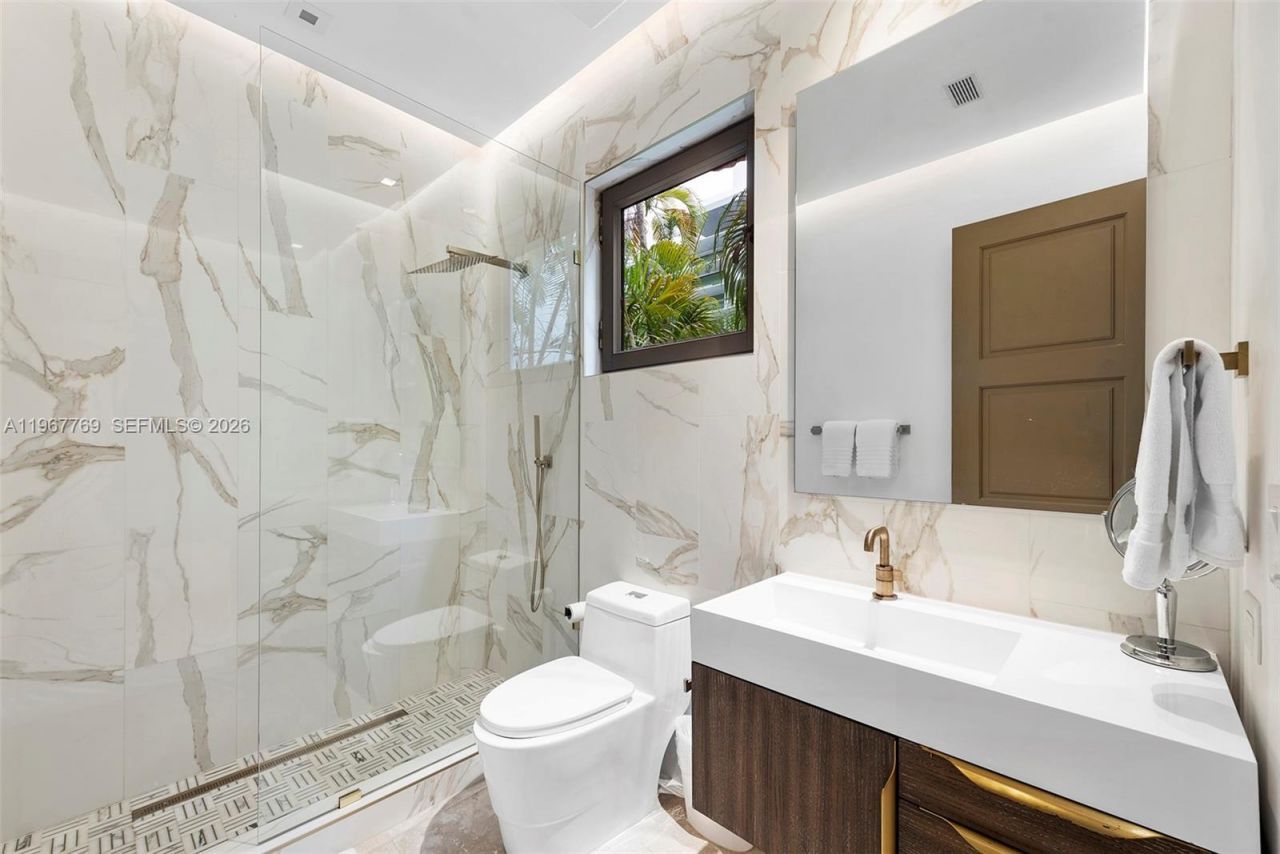 432 S Hibiscus Dr , Miami Beach, FL 33139 Photo