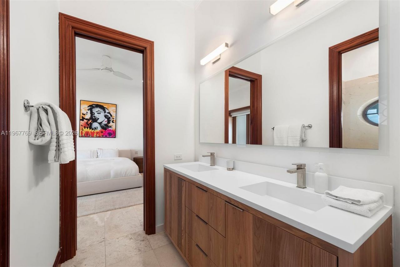 432 S Hibiscus Dr , Miami Beach, FL 33139 Photo