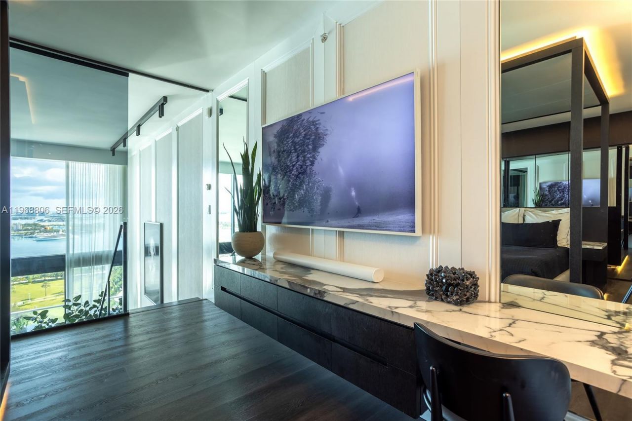 1040 Biscayne Blvd , Unit 2202, Miami, FL 33132 Photo