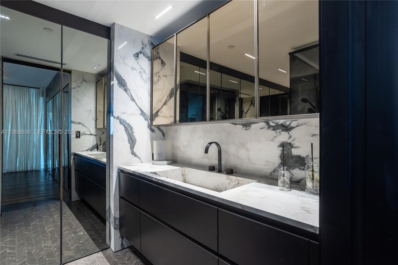 1040 Biscayne Blvd , Unit 2202, Miami, FL 33132 Photo