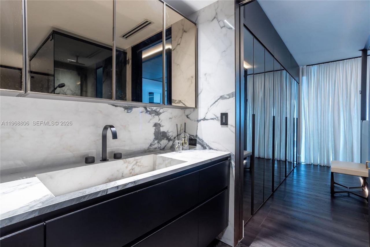 1040 Biscayne Blvd , Unit 2202, Miami, FL 33132 Photo