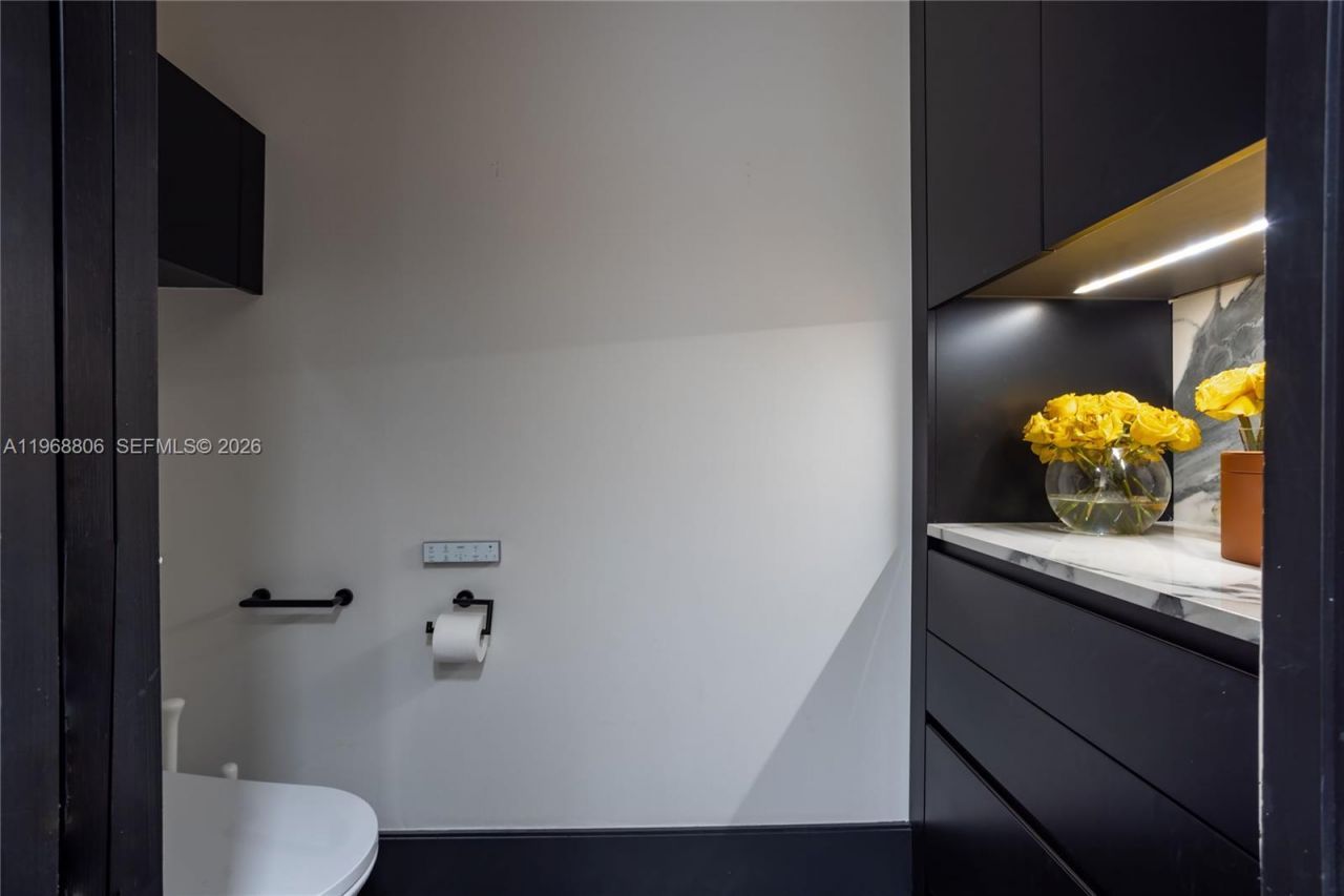 1040 Biscayne Blvd , Unit 2202, Miami, FL 33132 Photo