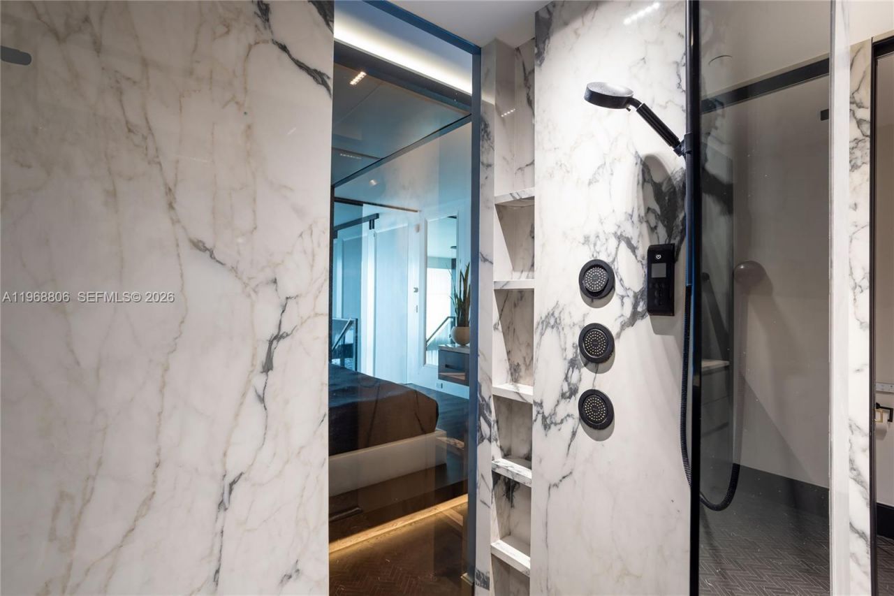 1040 Biscayne Blvd , Unit 2202, Miami, FL 33132 Photo