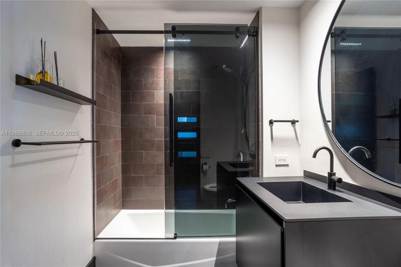 1040 Biscayne Blvd , Unit 2202, Miami, FL 33132 Photo