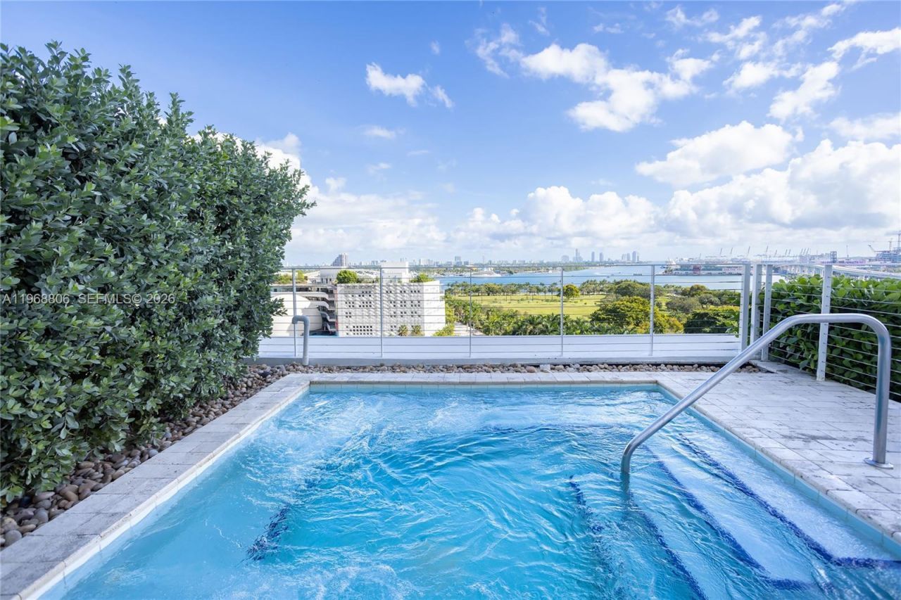 1040 Biscayne Blvd , Unit 2202, Miami, FL 33132 Photo