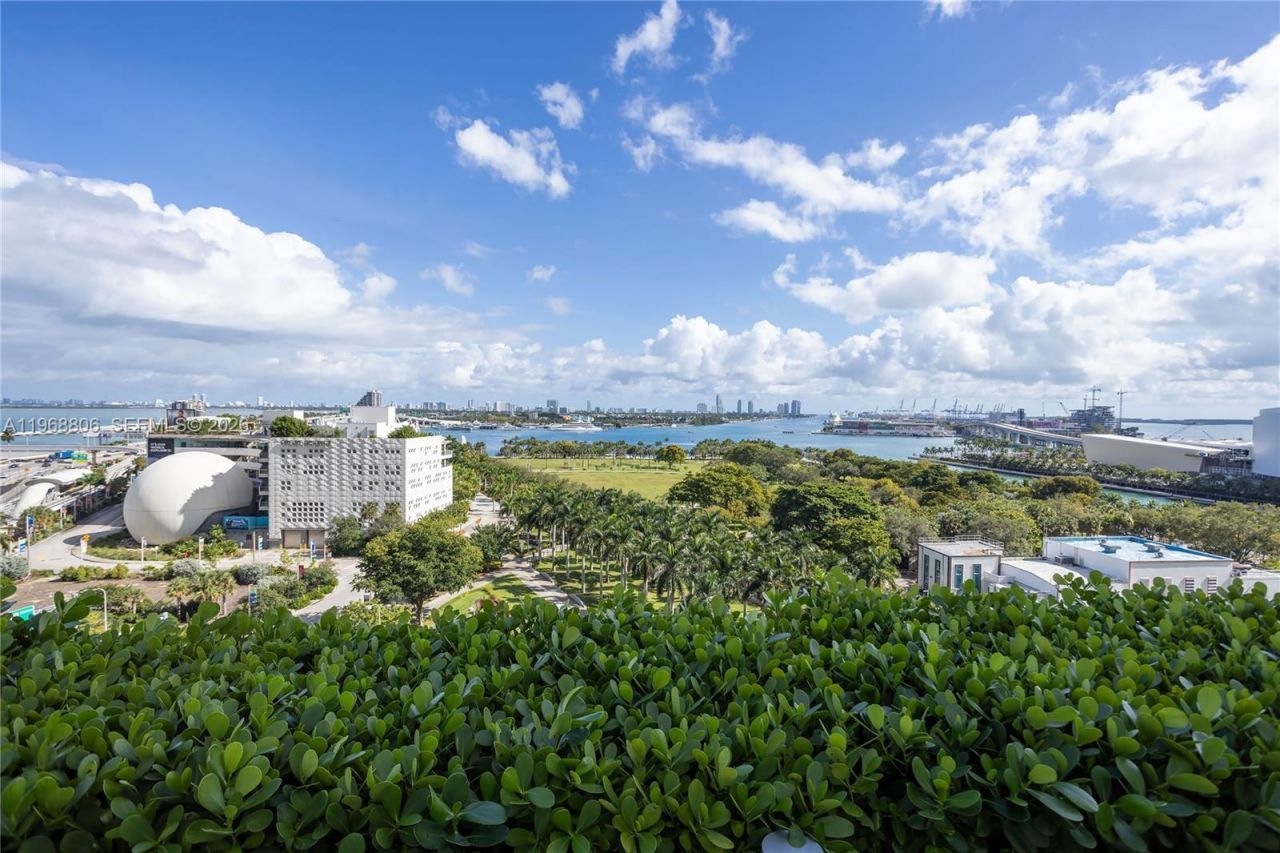 1040 Biscayne Blvd , Unit 2202, Miami, FL 33132 Photo