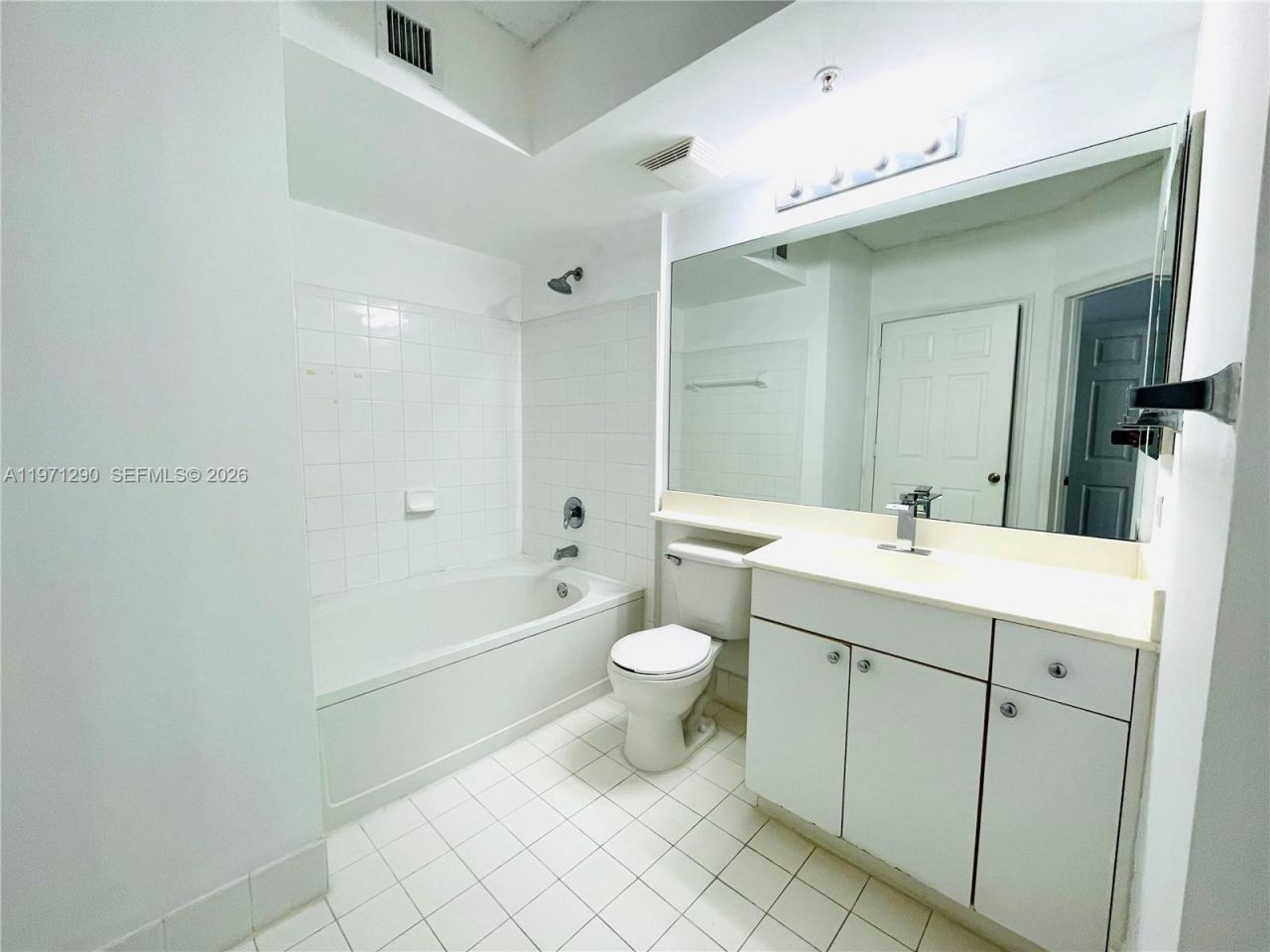 17150 N Bay Rd , Unit 2911, Sunny Isles Beach, FL 33160 Photo