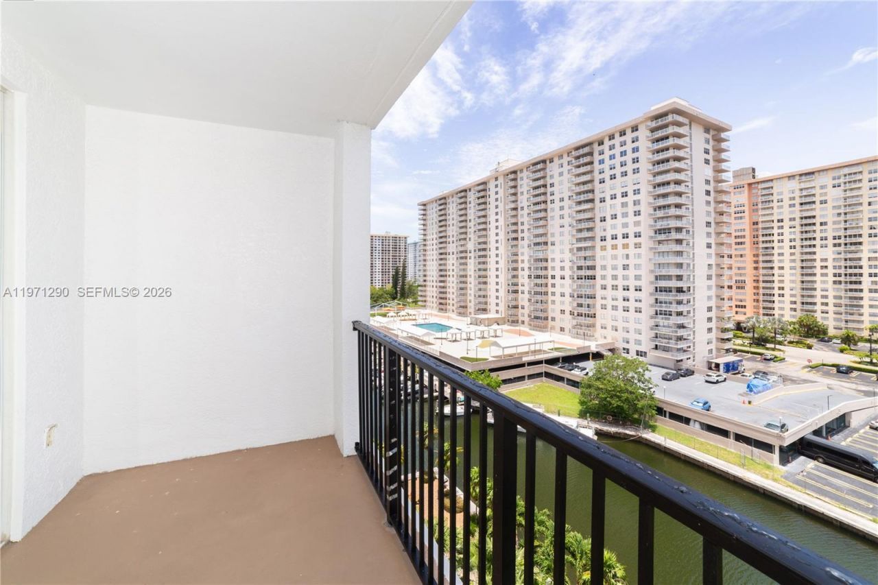 17150 N Bay Rd, Unit 2911, Sunny Isles Beach, FL 33160 Photo