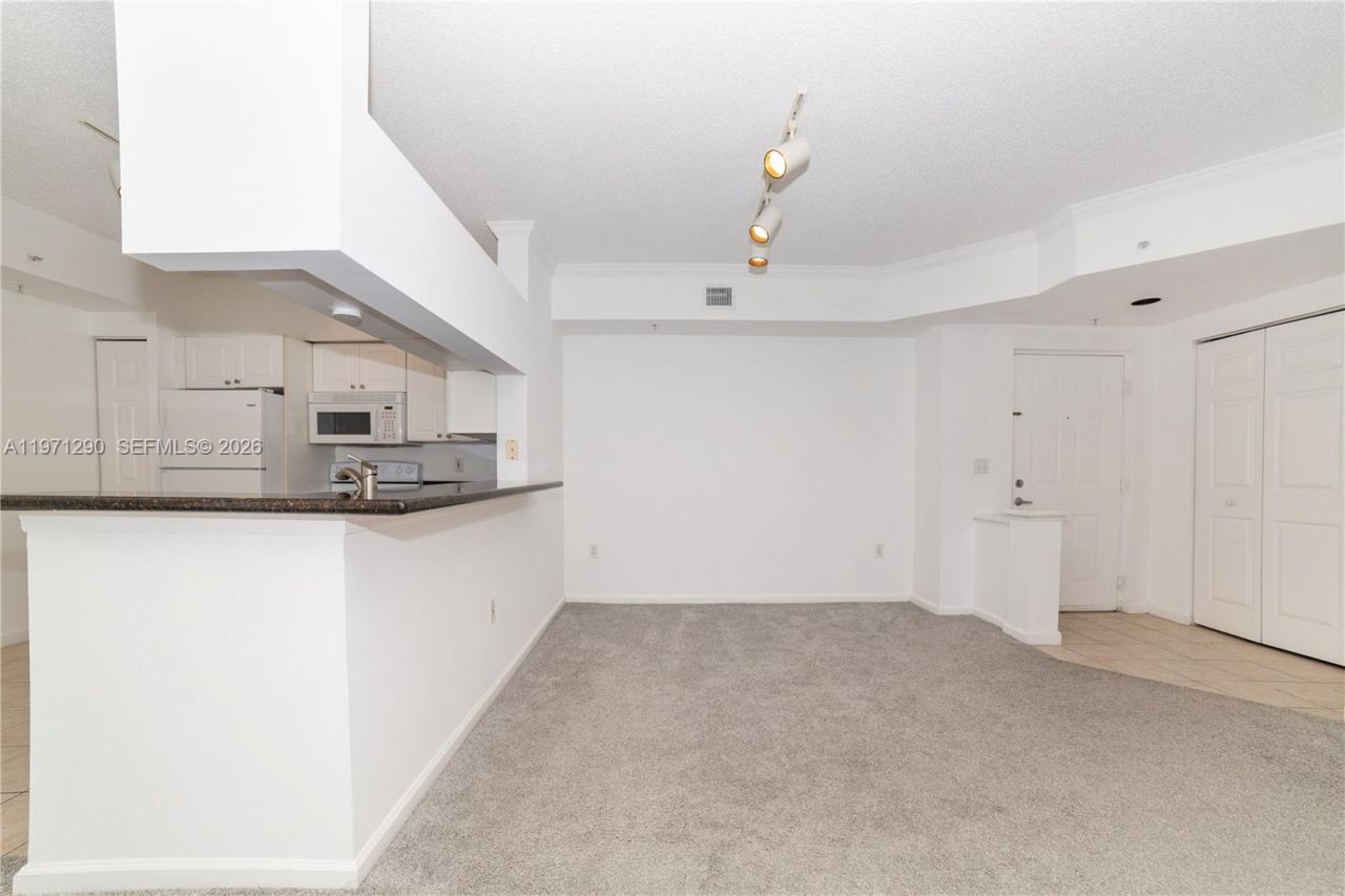 17150 N Bay Rd, Unit 2911, Sunny Isles Beach, FL 33160 Photo