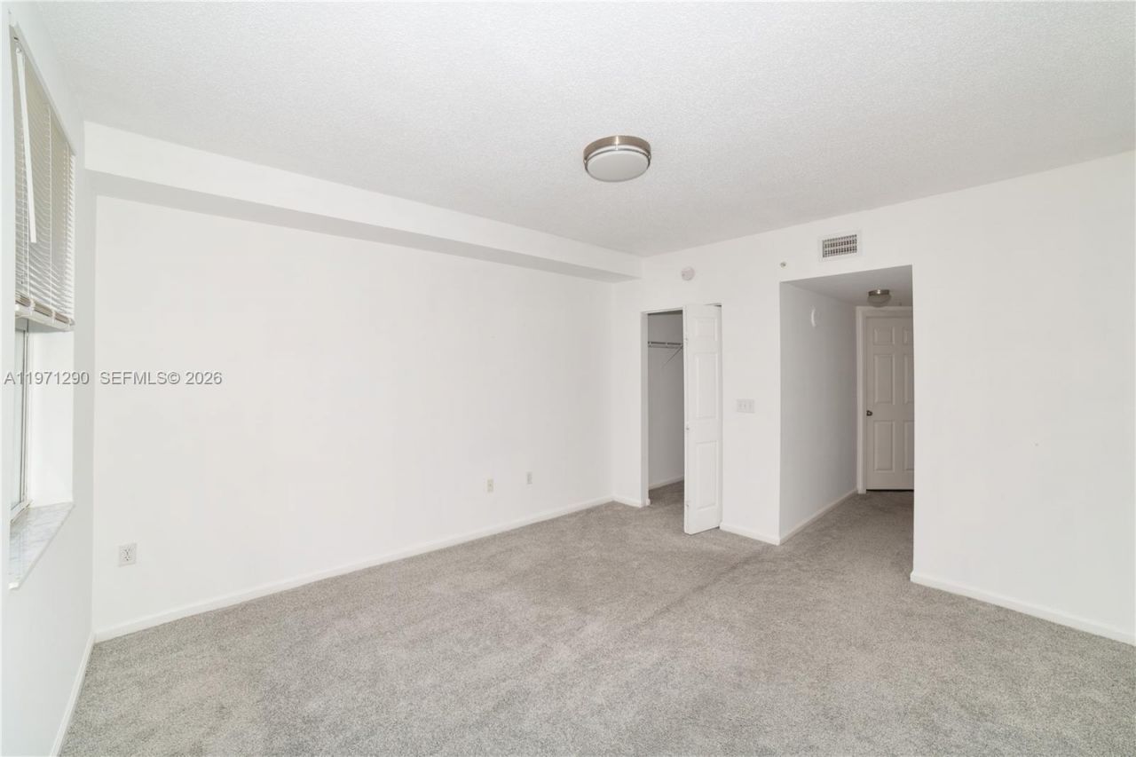 17150 N Bay Rd, Unit 2911, Sunny Isles Beach, FL 33160 Photo