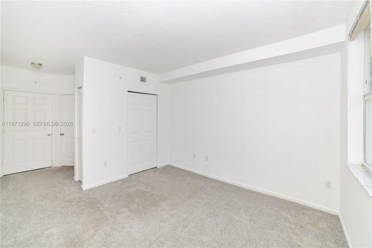 17150 N Bay Rd, Unit 2911, Sunny Isles Beach, FL 33160 Photo